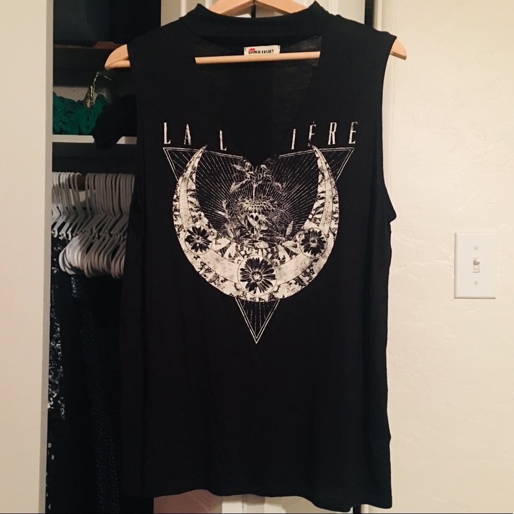 Cut out choker neck graphic tank